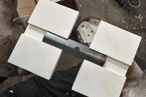 高低镶嵌防脱落型互锁式陶瓷耐磨复合管